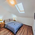 Apartament Hvar & *