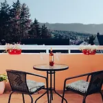 Apartament Hvar & *